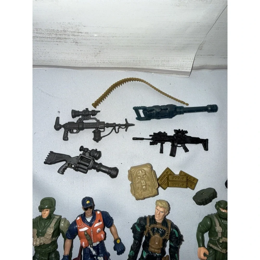 Vintage Military Action Figure Lot‎ Mixed Soldiers Divers Weapons Accessories